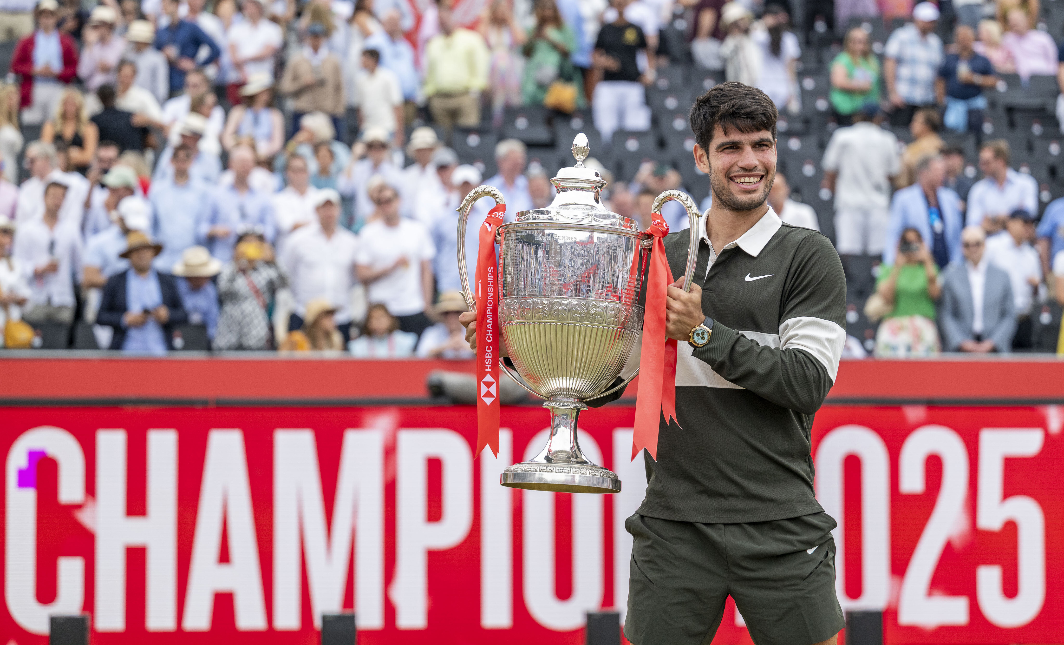 日本网球队力克意大利网球队，阿尔卡拉斯惊艳世界