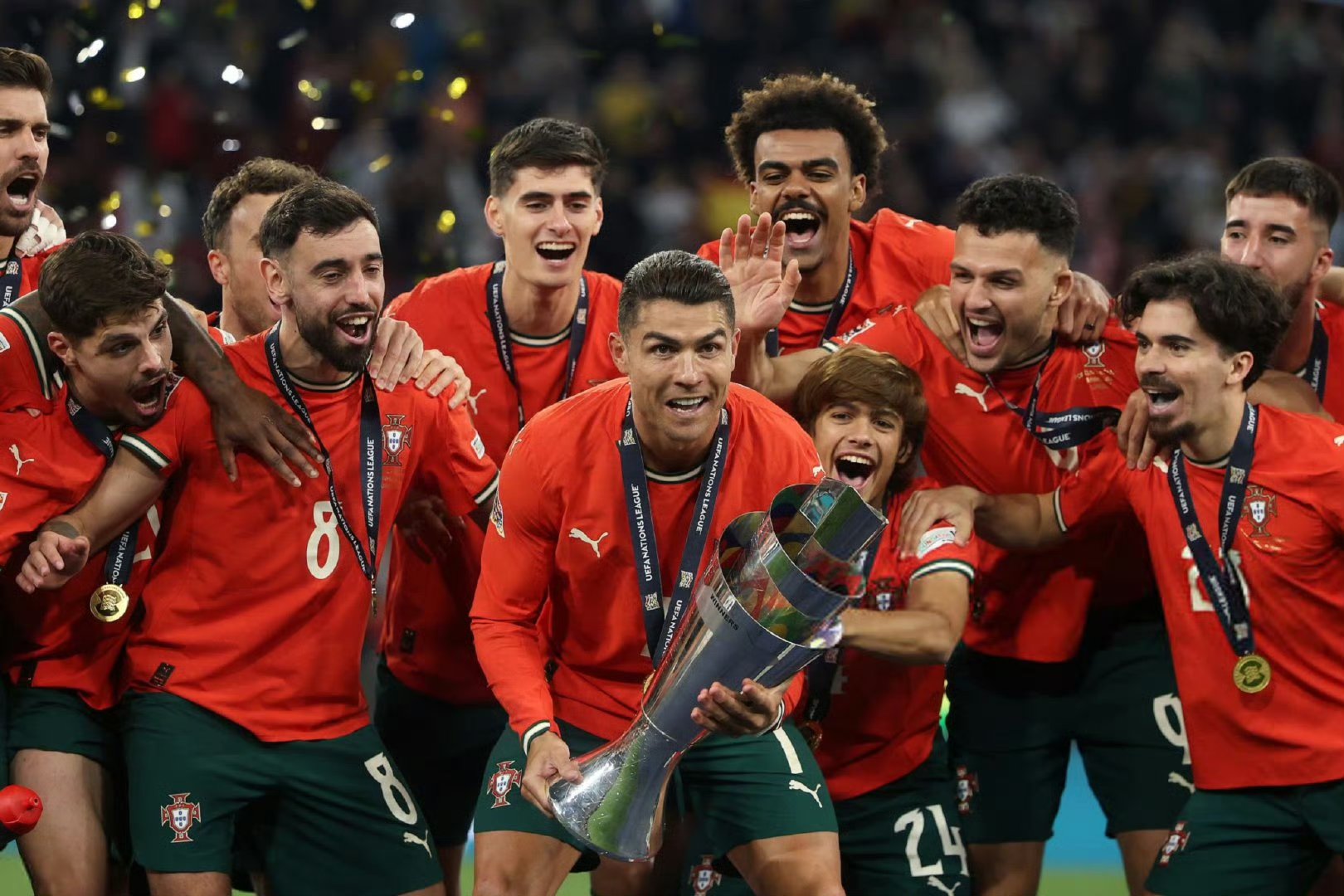 关于足球热度飙升，网友热议不断的信息