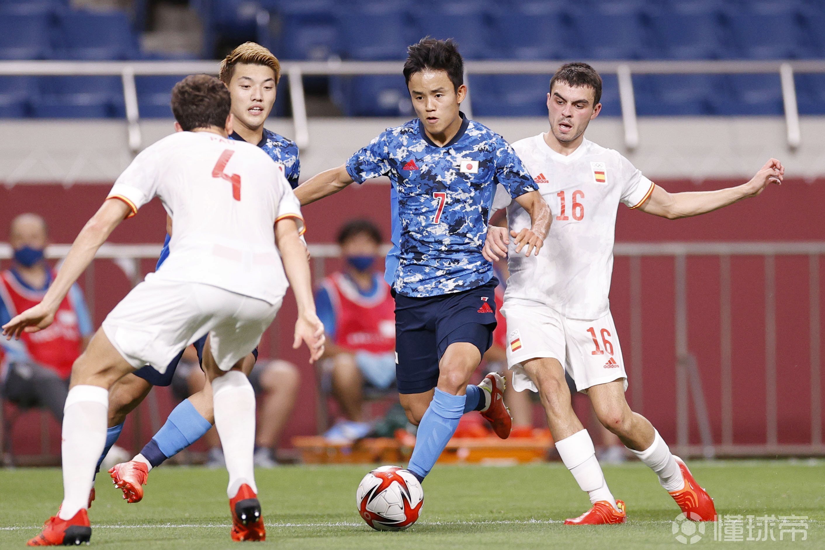 巴西险胜丹麦,佩德里高光表现 巴西险胜丹麦,佩德里高光表现