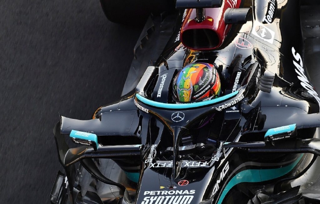 梅赛德斯碾压威廉姆斯，汉密尔顿刷新纪录