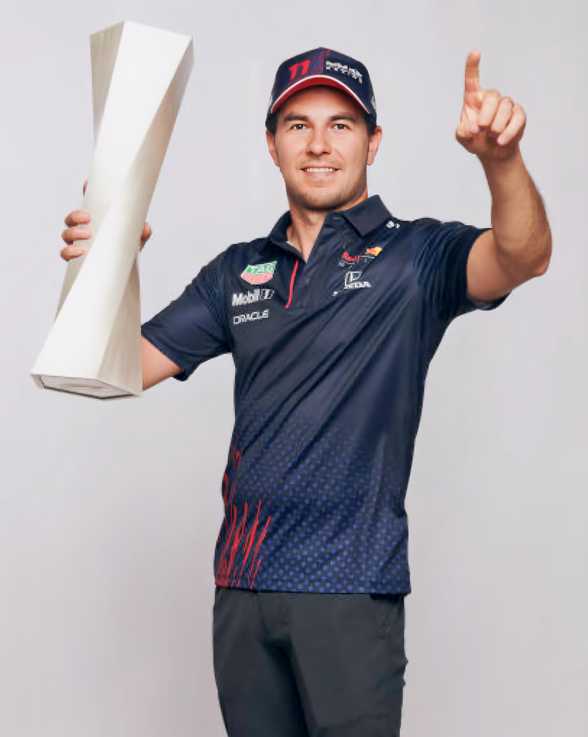 雷诺车队险胜红牛二队，佩雷兹刷新纪录