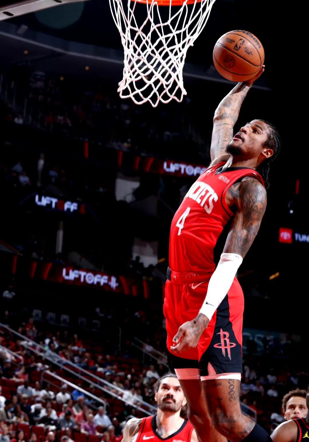 北京队险胜76人，库里高光表现