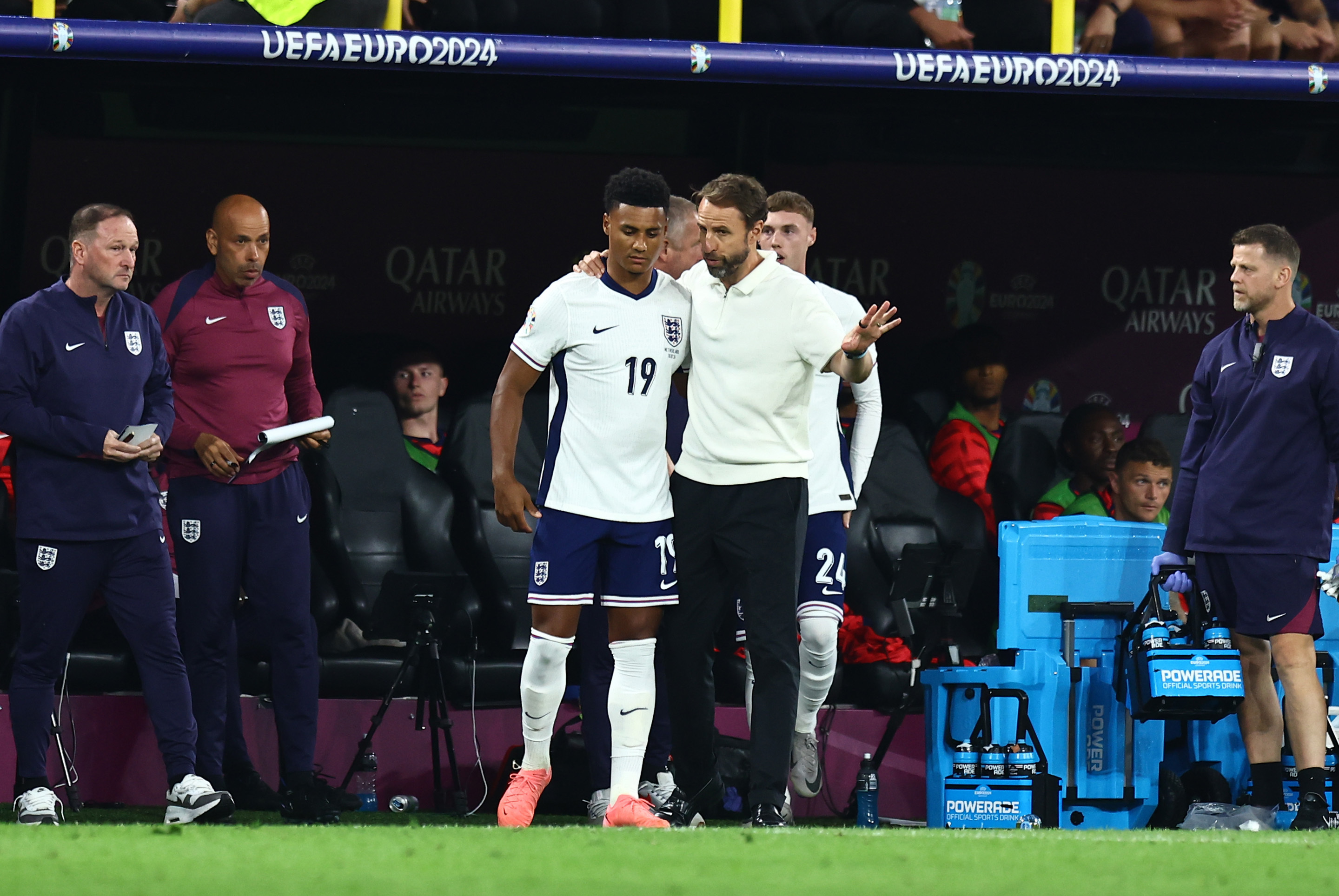 荷兰险胜乌克兰，晋级欧锦赛四强！