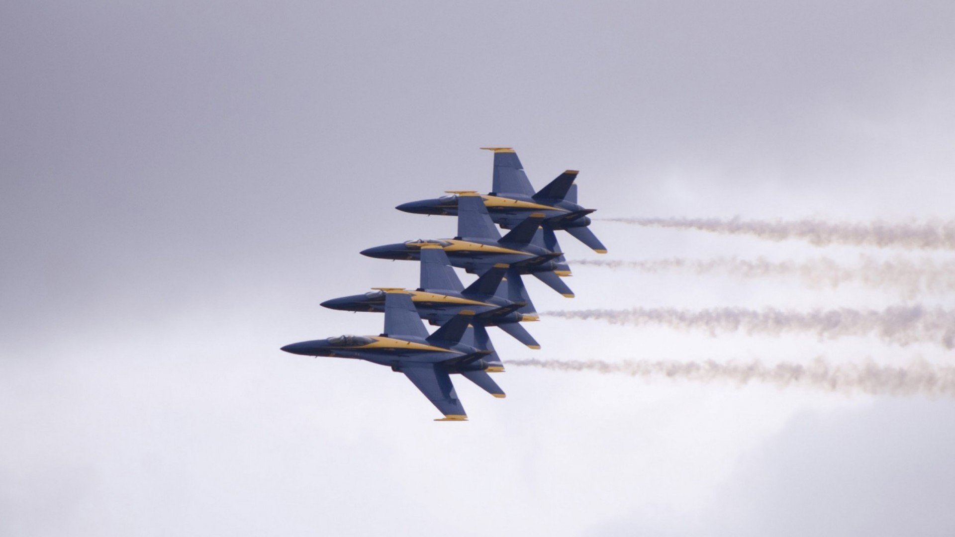 绿茵与球拍间的史诗，足球秩序的重塑与个体极限的突破