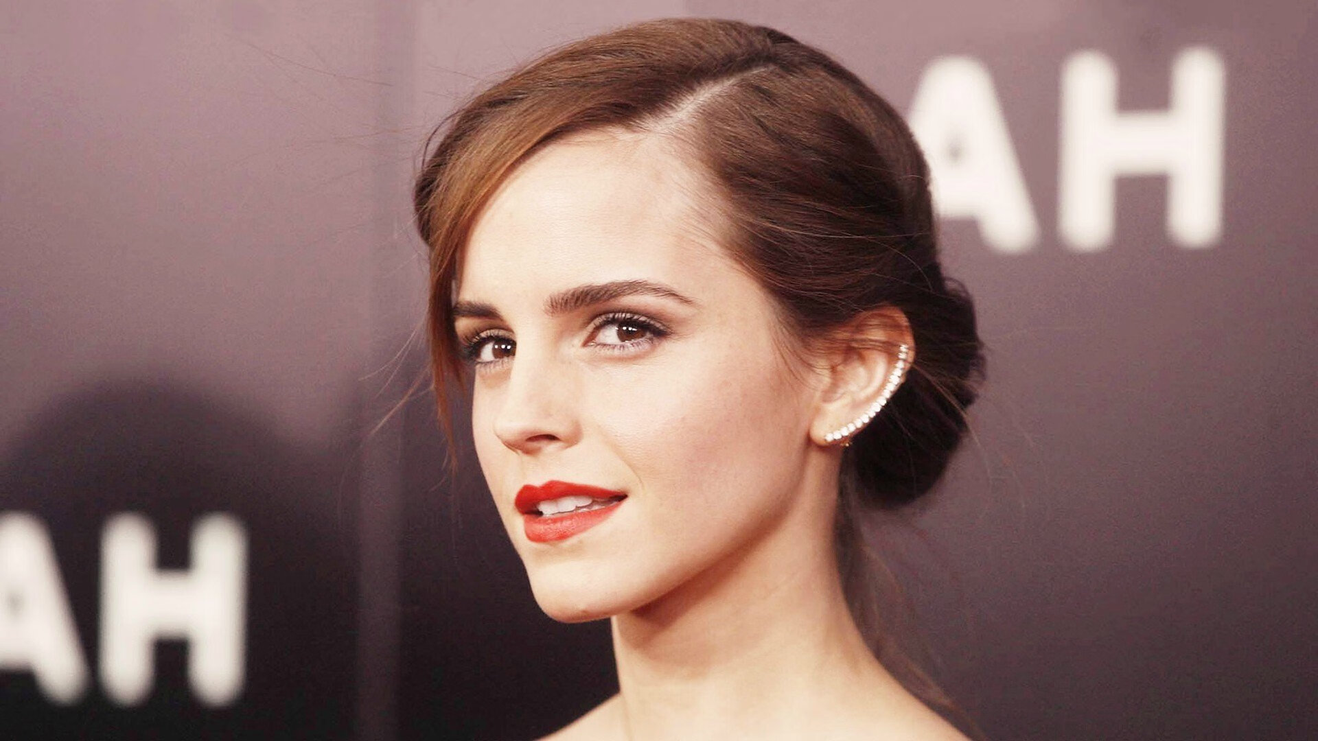 针锋相对的双面叙事，团队稳定与孤胆英雄